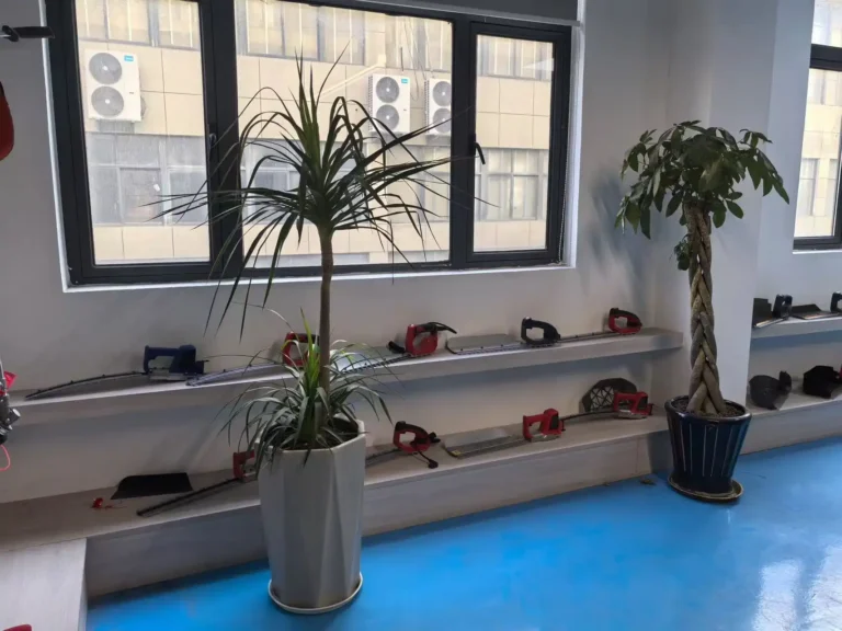 battery powered garden tools sample room